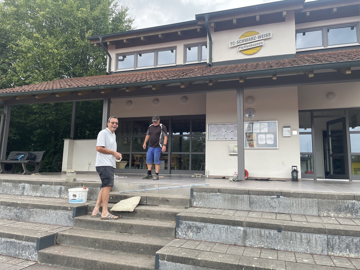 Reparaturarbeiten an der Terrasse des Vereinsheims