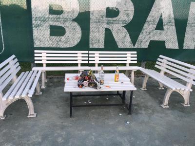 Vandalismus am Tennisplatz